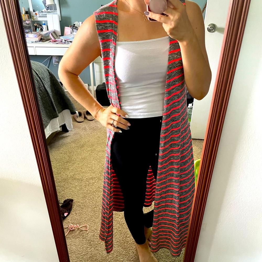 Sleeveless cardigan